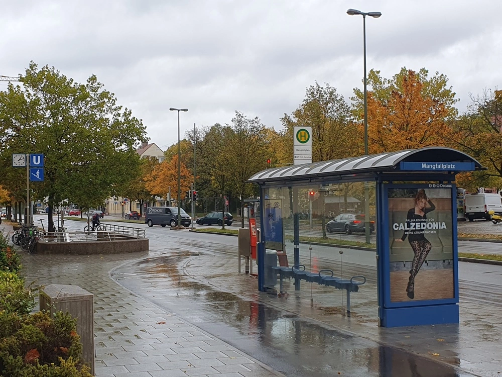 Mangfallplatz in München-Harlaching, hier hält die U1.